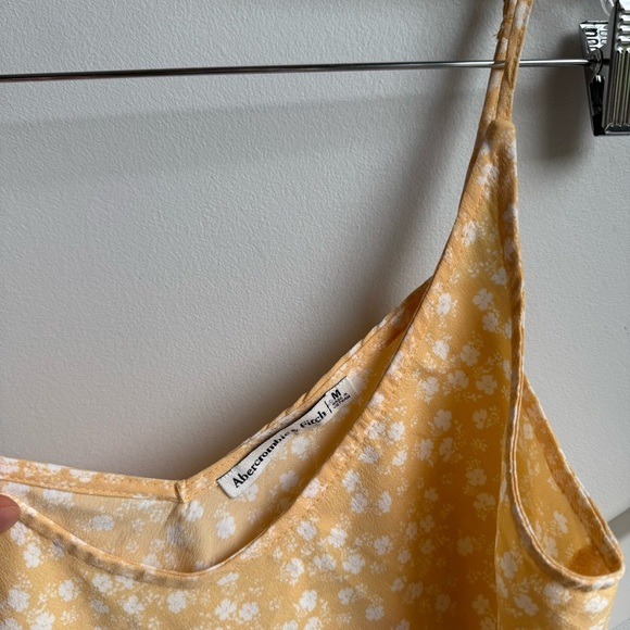 Abercrombie Fitch Yellow White Floral Spaghetti Strap Tank Top Scoop Neck sizeM - Picture 4 of 4